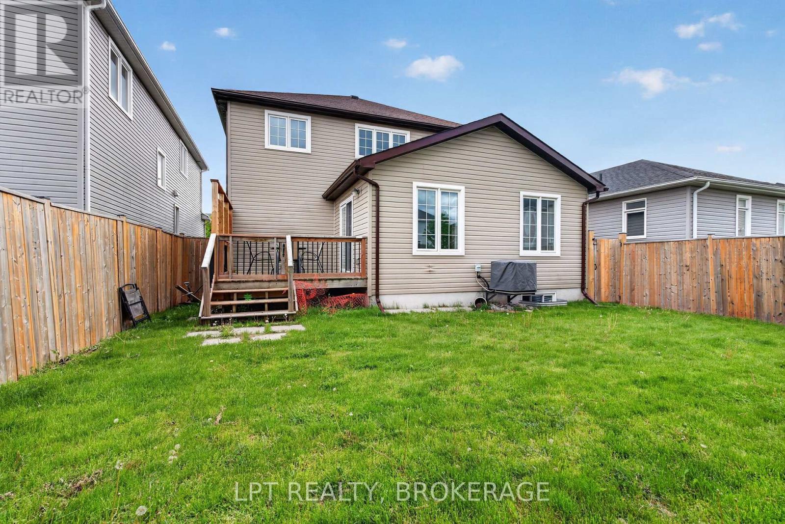 1565 ALBANY DRIVE - 40