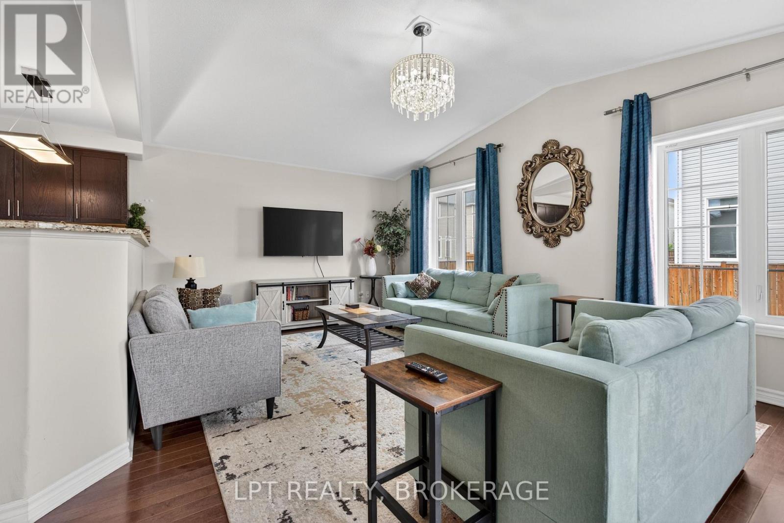 1565 ALBANY DRIVE - 8