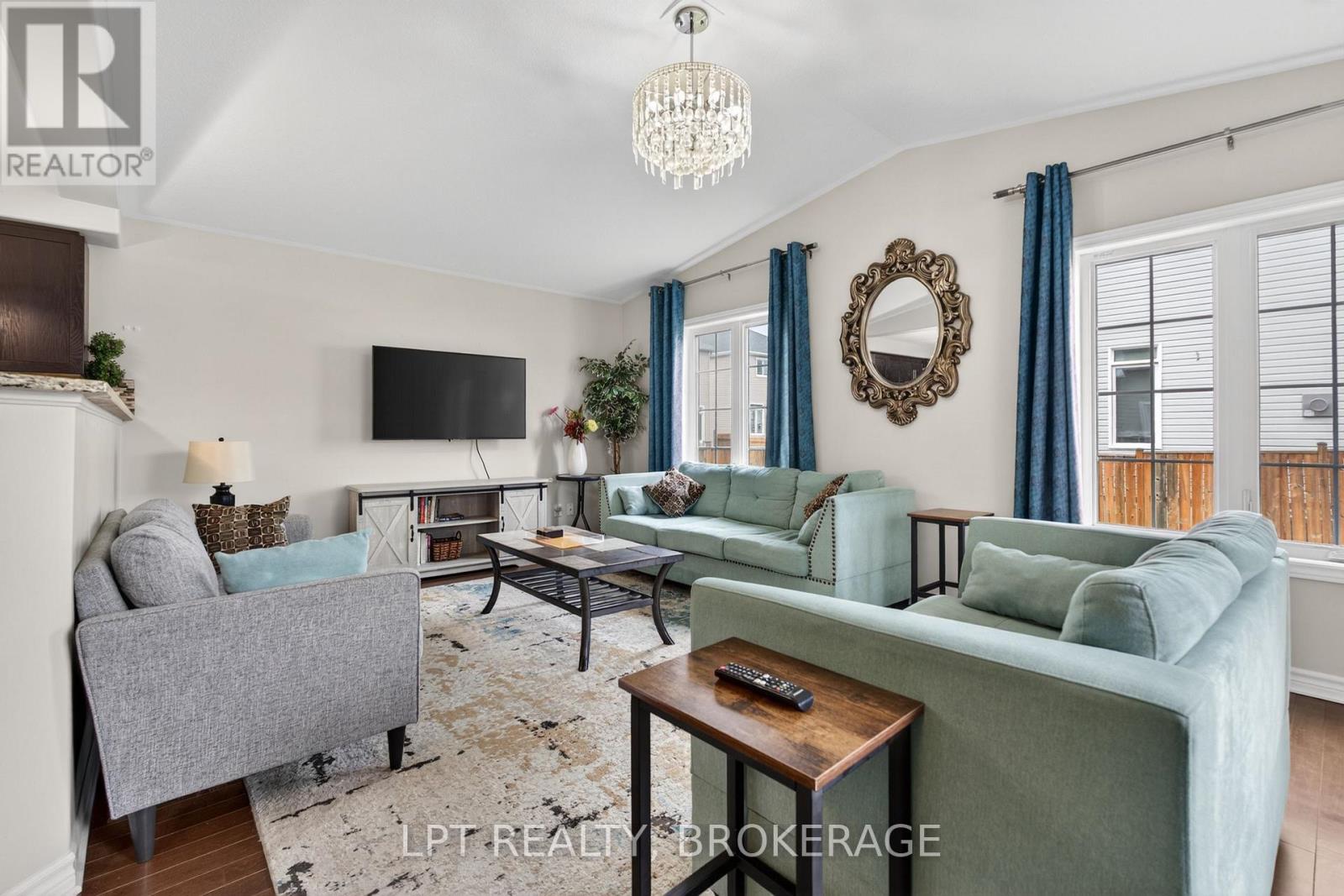 1565 ALBANY DRIVE - 9