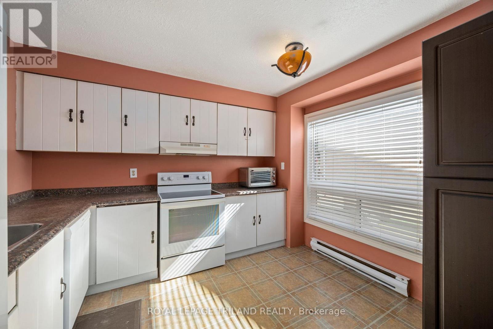 #28 626 WHARNCLIFFE ROAD S - 7