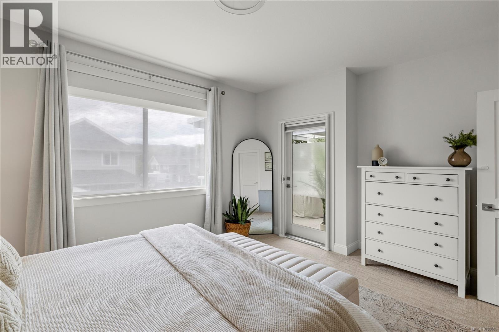 907 Park Ave - 25
