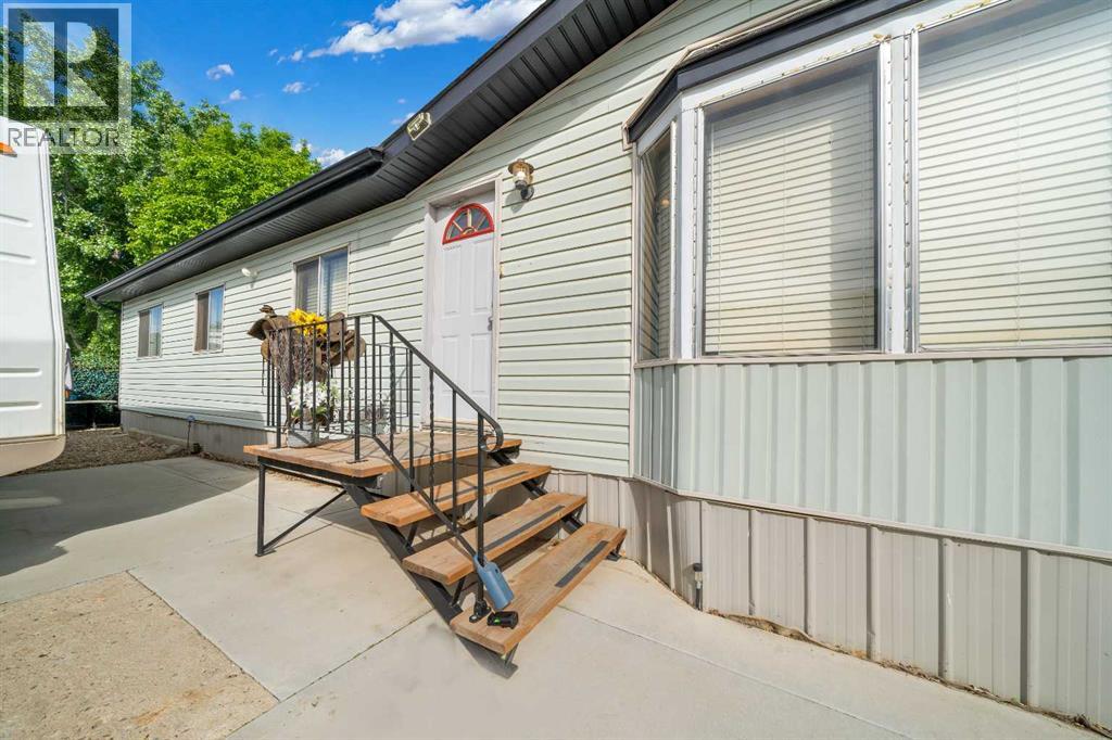 341 Cornell Crescent SW - photo 4