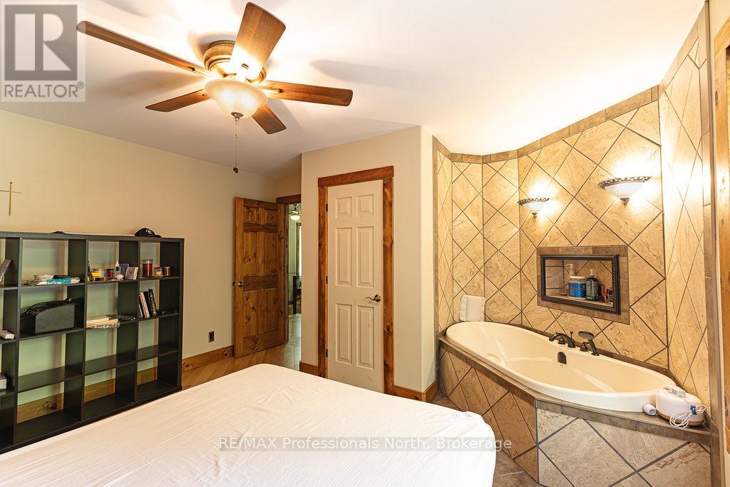 128 OLD MUSKOKA ROAD - 24