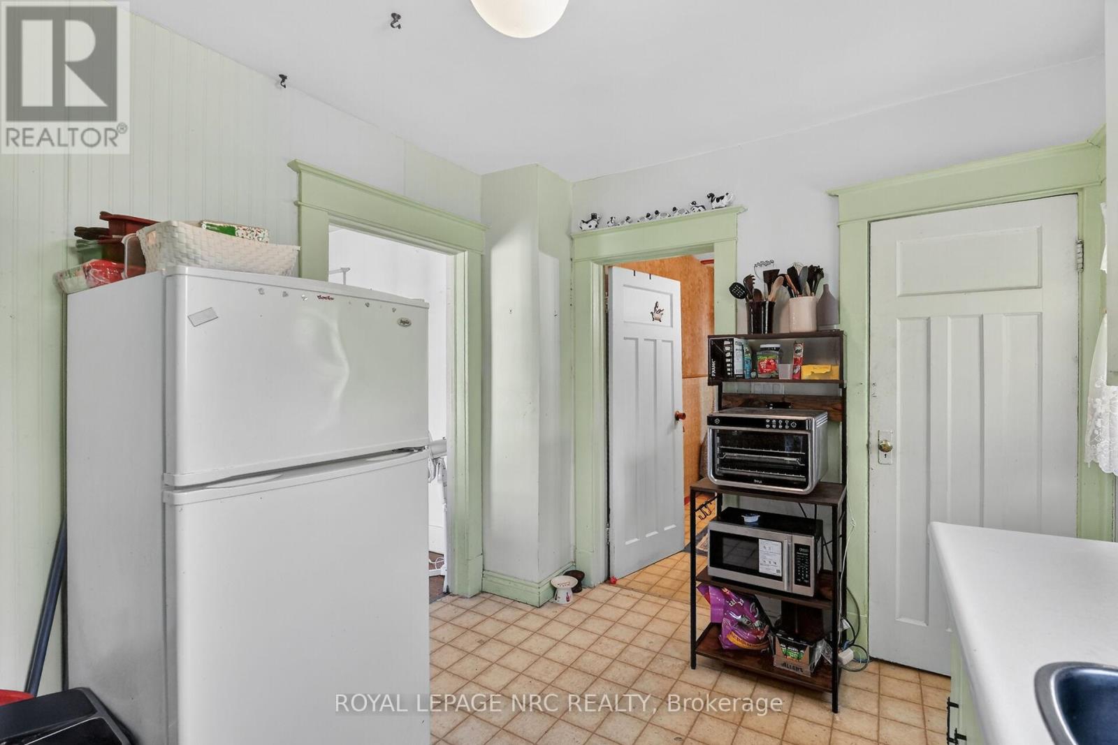 146 CARLTON STREET - 10