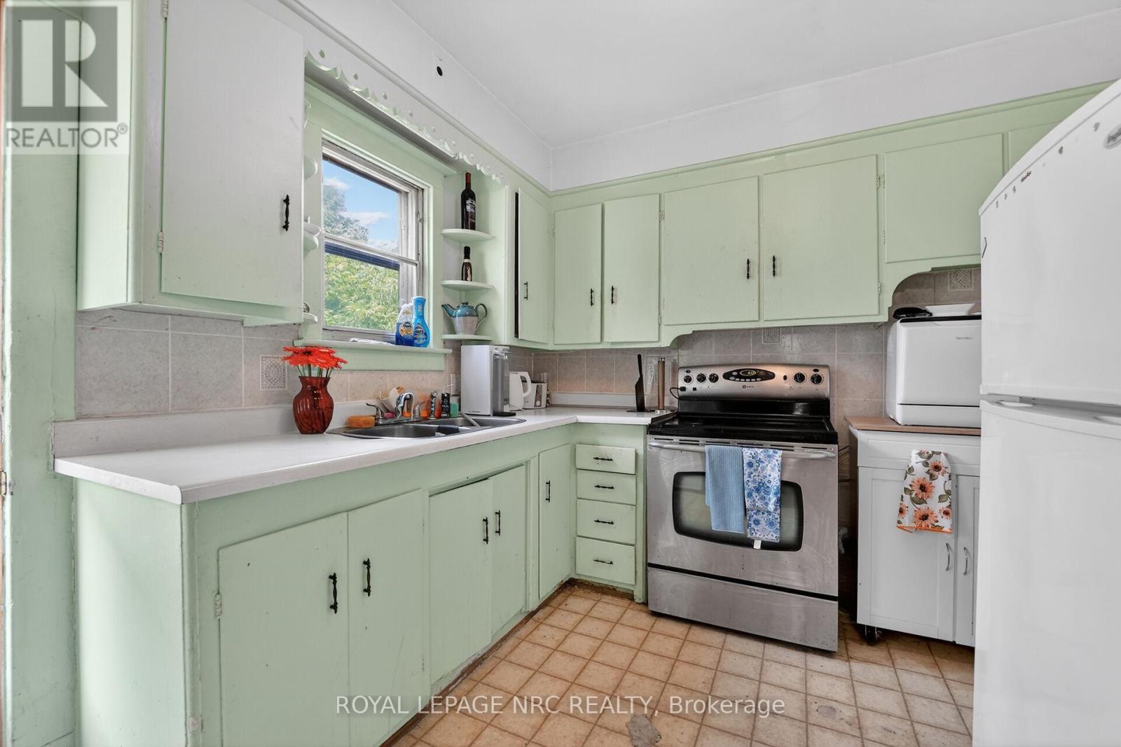 146 CARLTON STREET - 8
