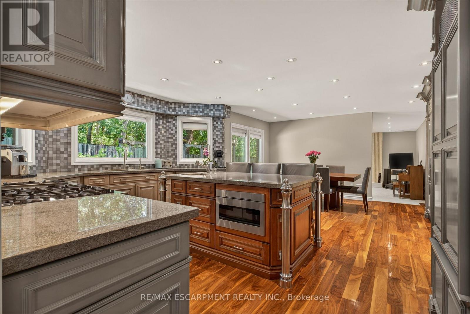 23 LANTERN LANE - Image 12