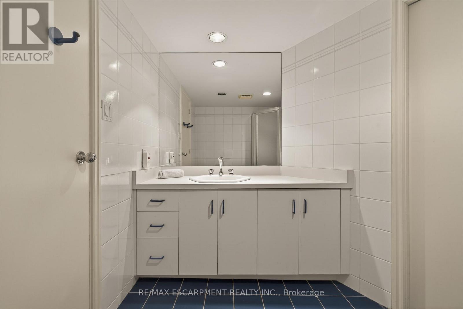 23 LANTERN LANE - Image 44