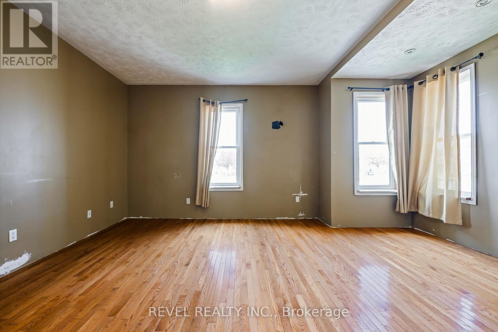 279 1ST AVENUE S - Image 10