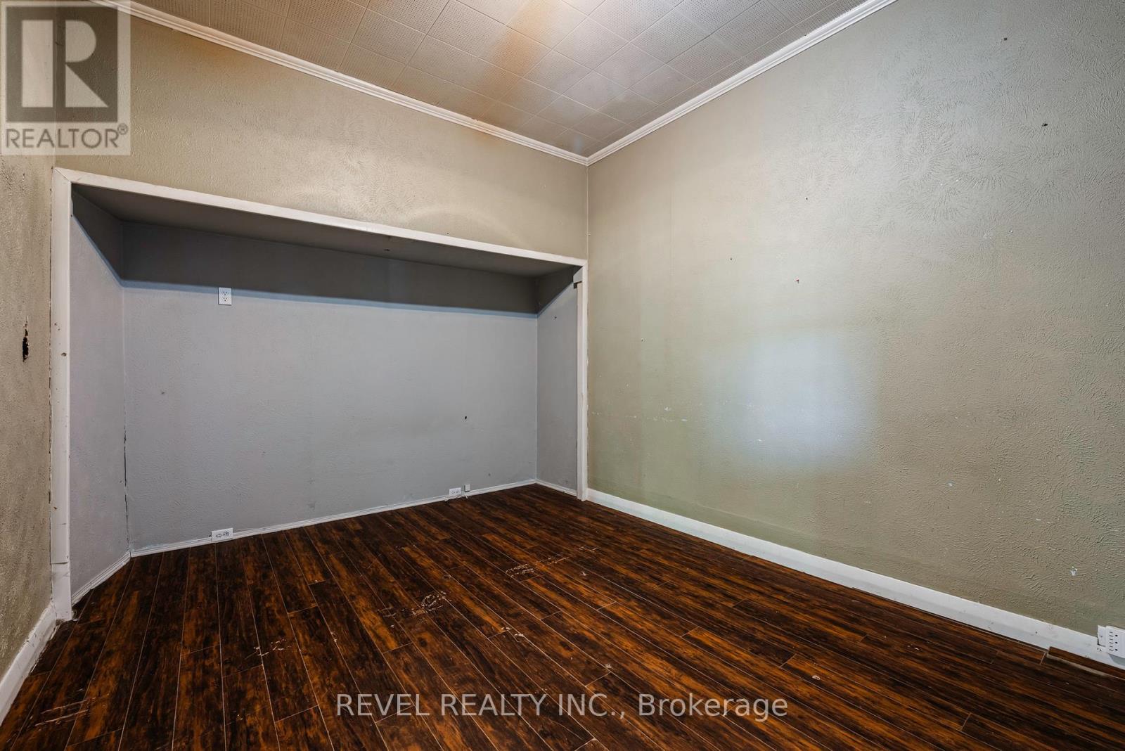 279 1ST AVENUE S - Image 11