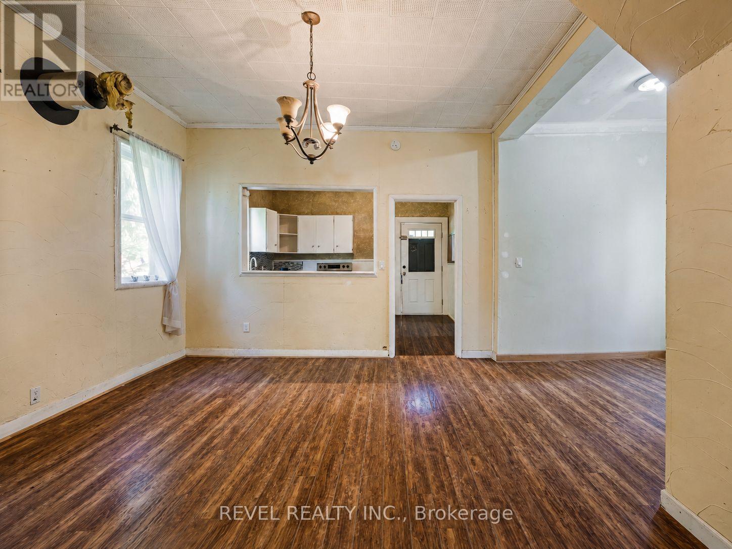 279 1ST AVENUE S - Image 12