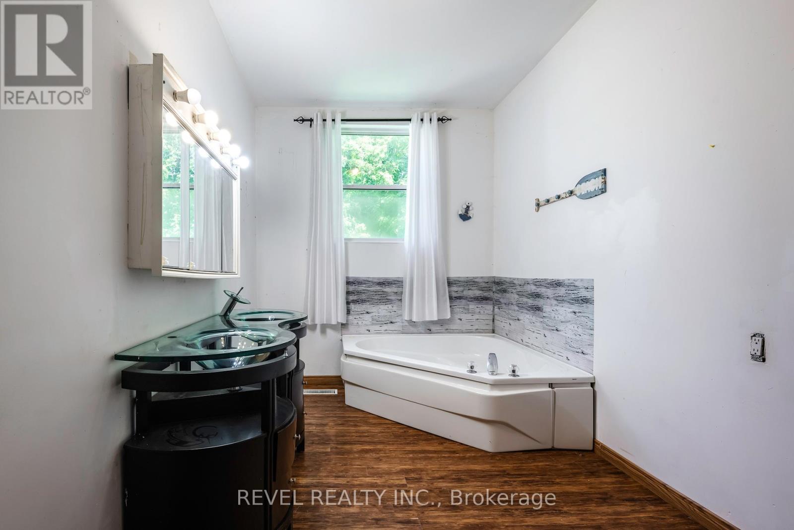 279 1ST AVENUE S - Image 16
