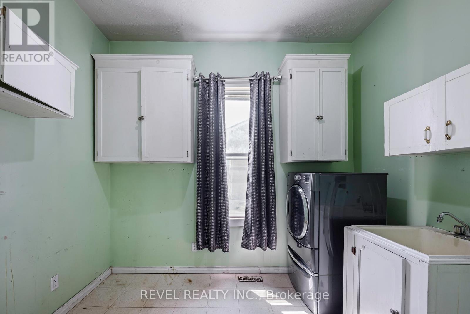 279 1ST AVENUE S - Image 20
