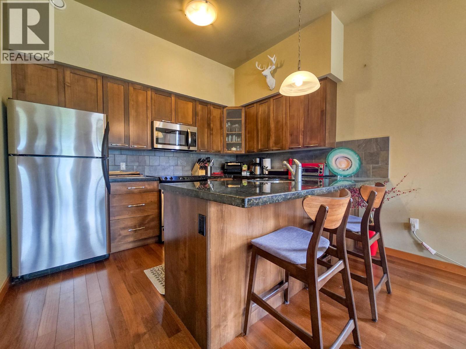 #201 905 7th Avenue - 4