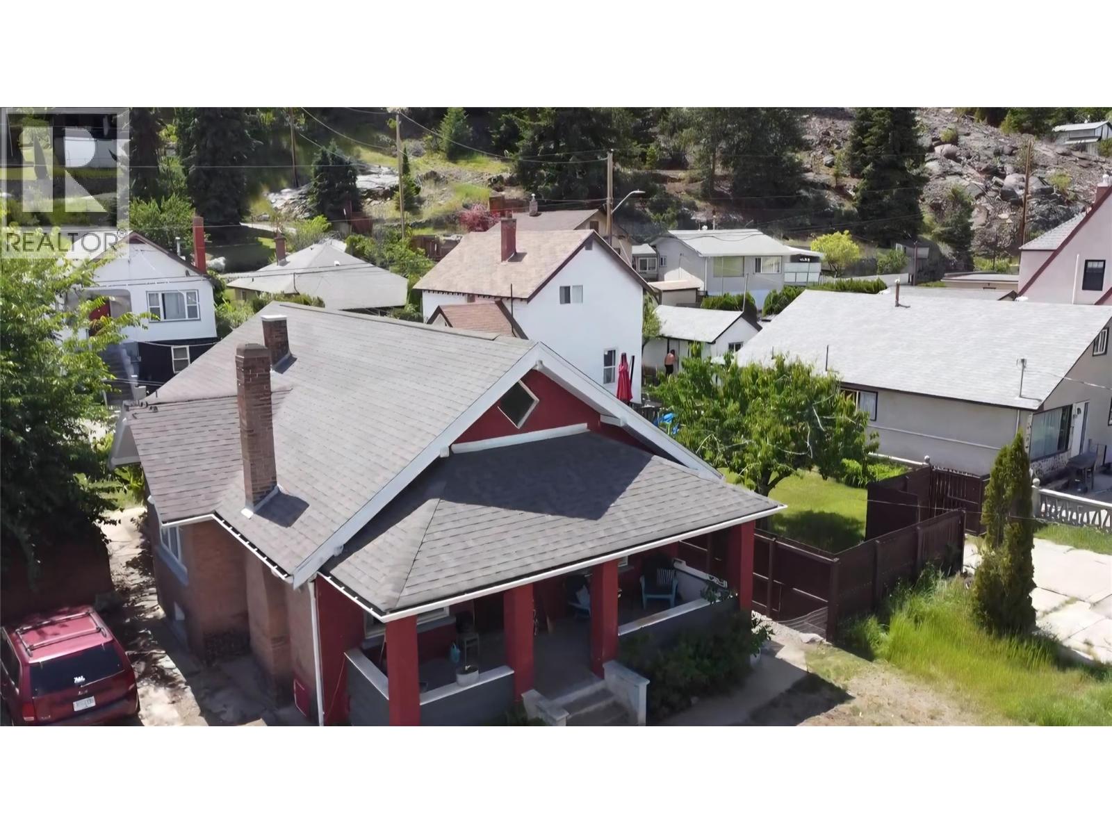 390 Binns Street, Trail