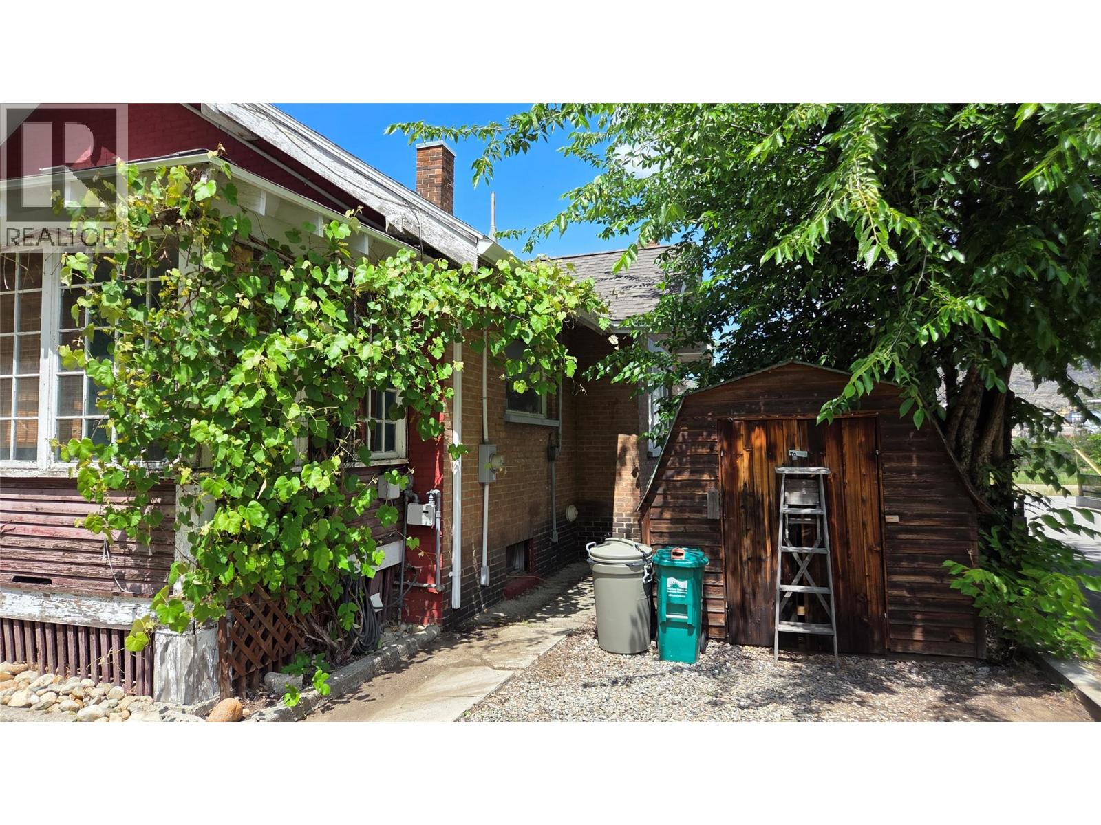 390 Binns Street, Trail