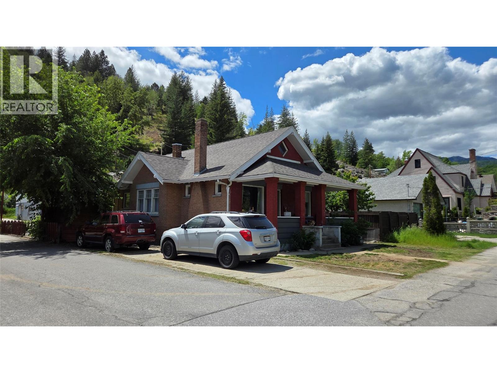 390 Binns Street, Trail