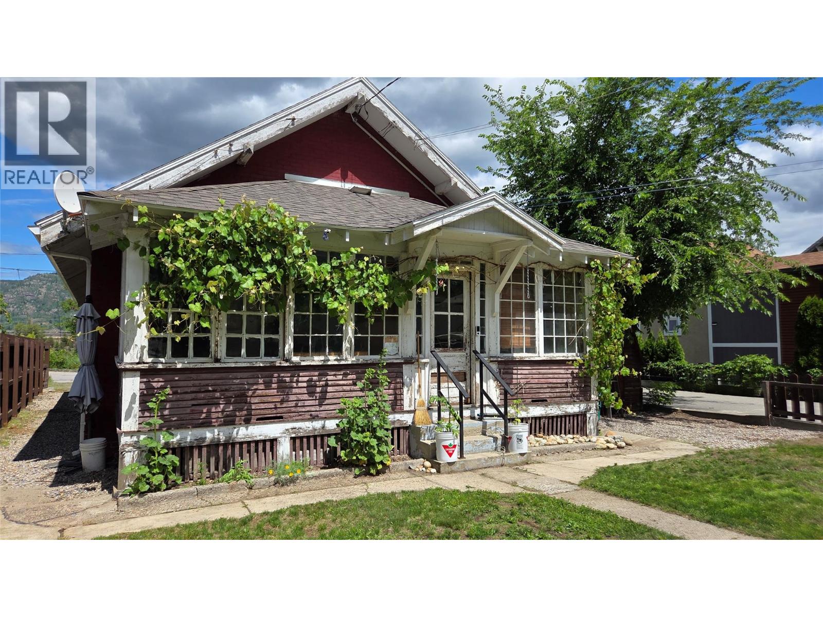 390 Binns Street, Trail