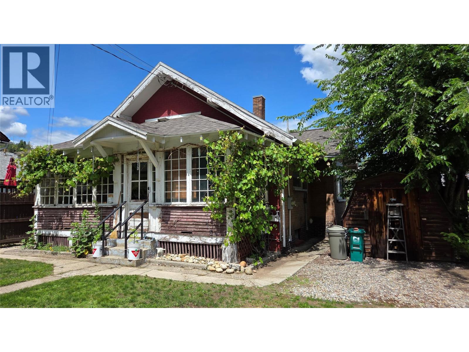 390 Binns Street, Trail