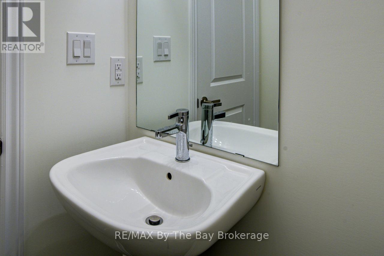 166 MAPLESIDE DRIVE - 13