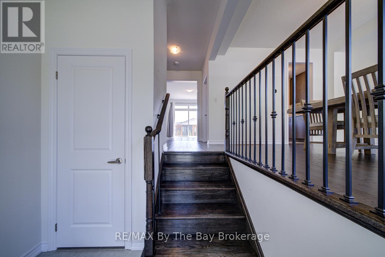 166 MAPLESIDE DRIVE - 6