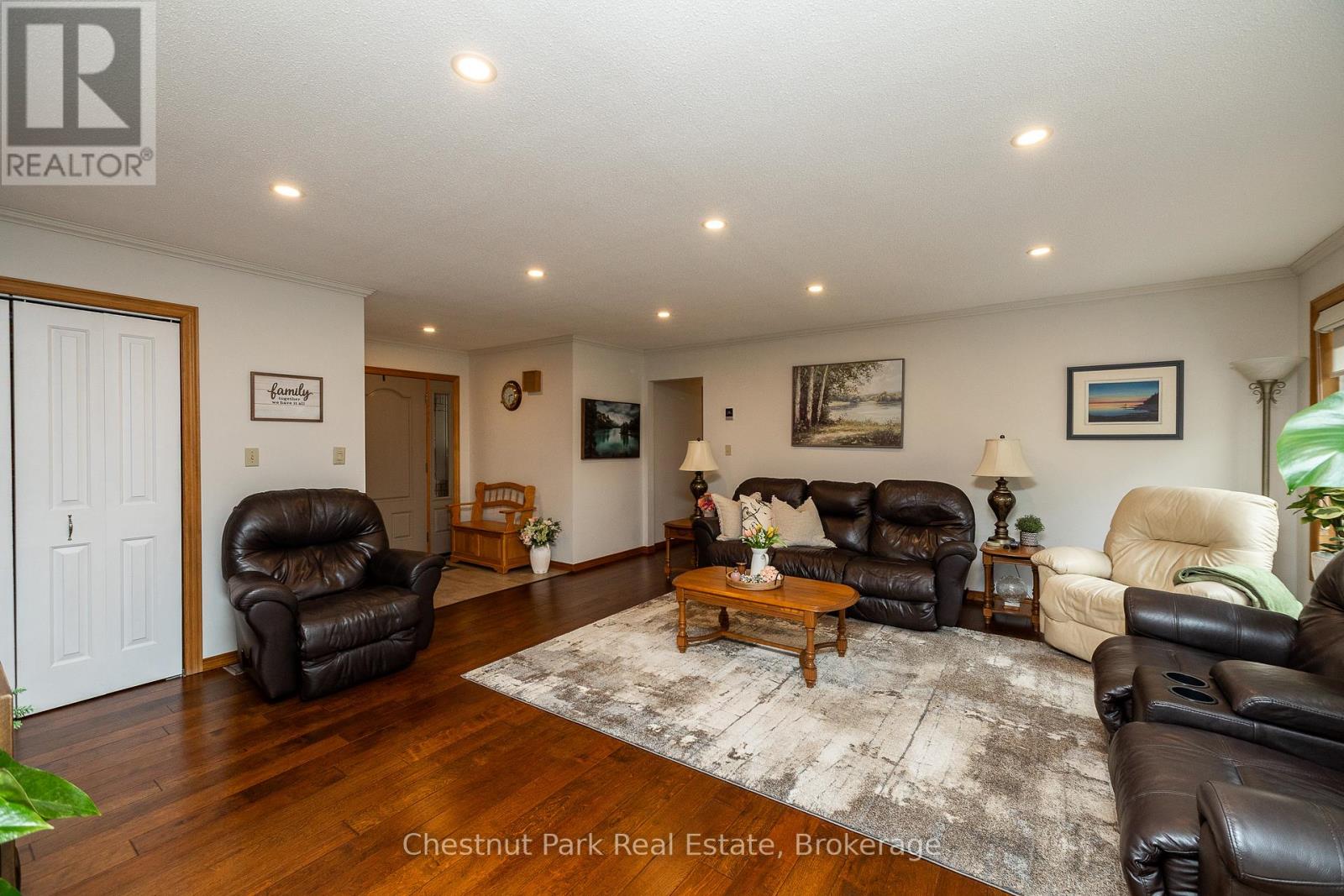 64 MAPLE GOLF CRESCENT - Image 11