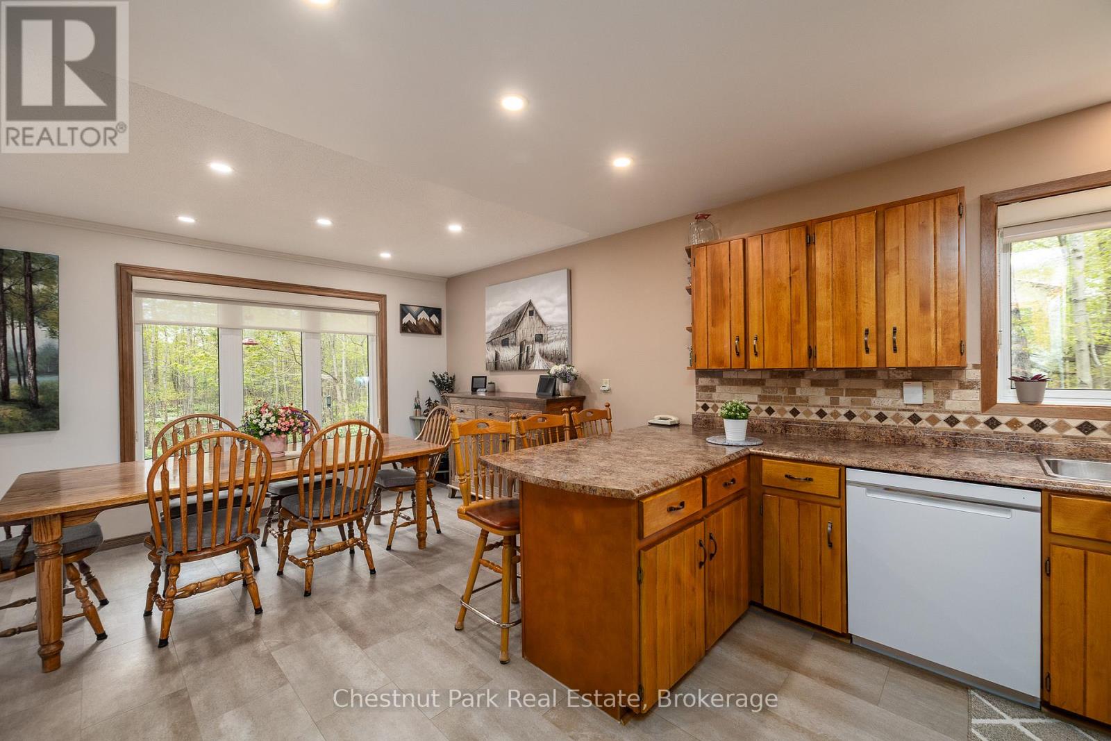 64 MAPLE GOLF CRESCENT - Image 16
