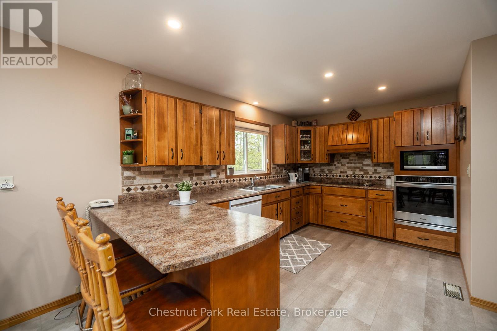 64 MAPLE GOLF CRESCENT - Image 17