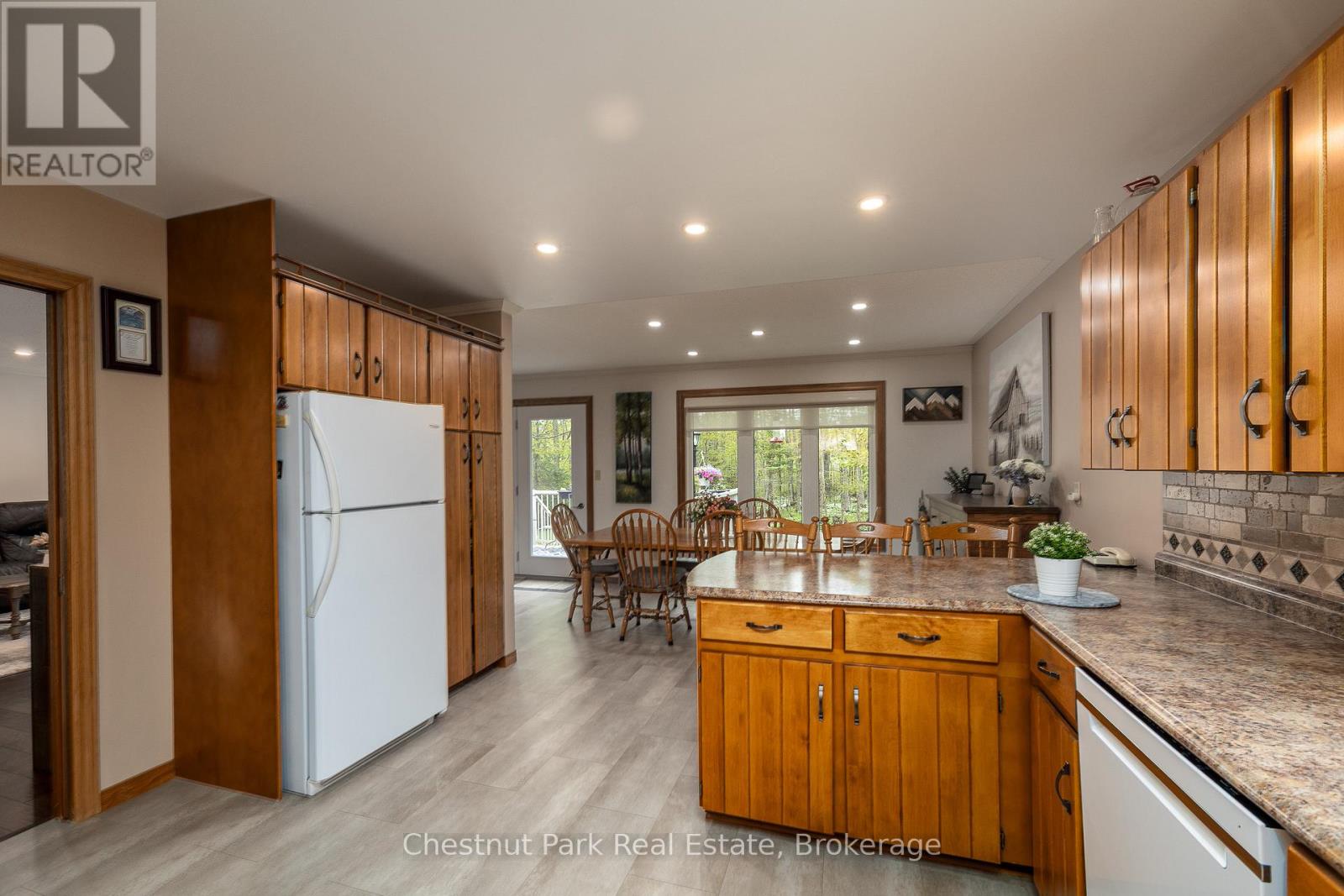 64 MAPLE GOLF CRESCENT - Image 19