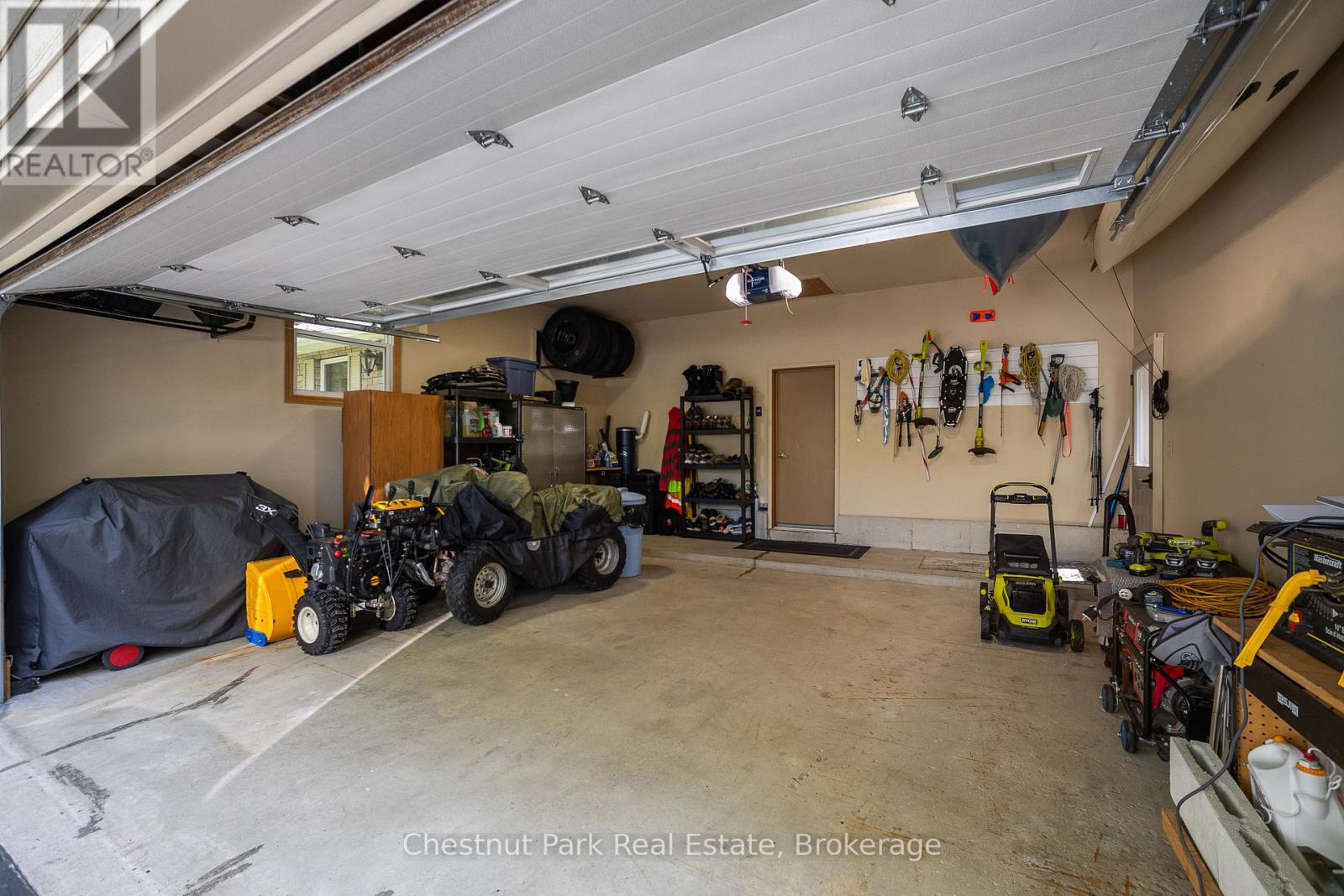 64 MAPLE GOLF CRESCENT - Image 36
