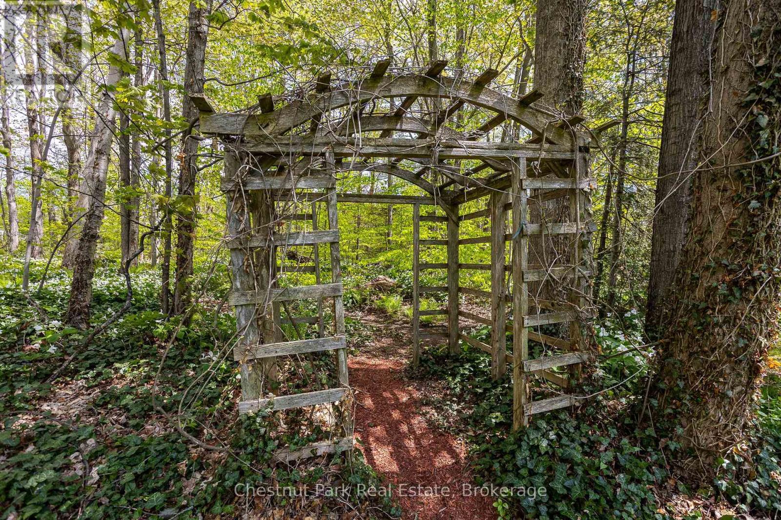 64 MAPLE GOLF CRESCENT - Image 39