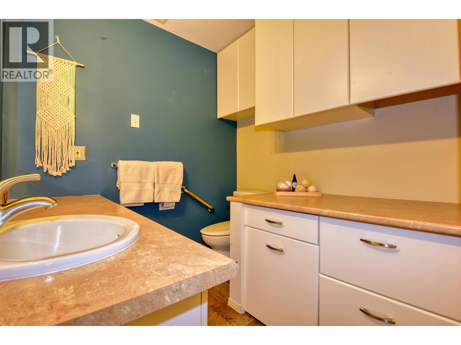 1045 N NINTH AVENUE - 11