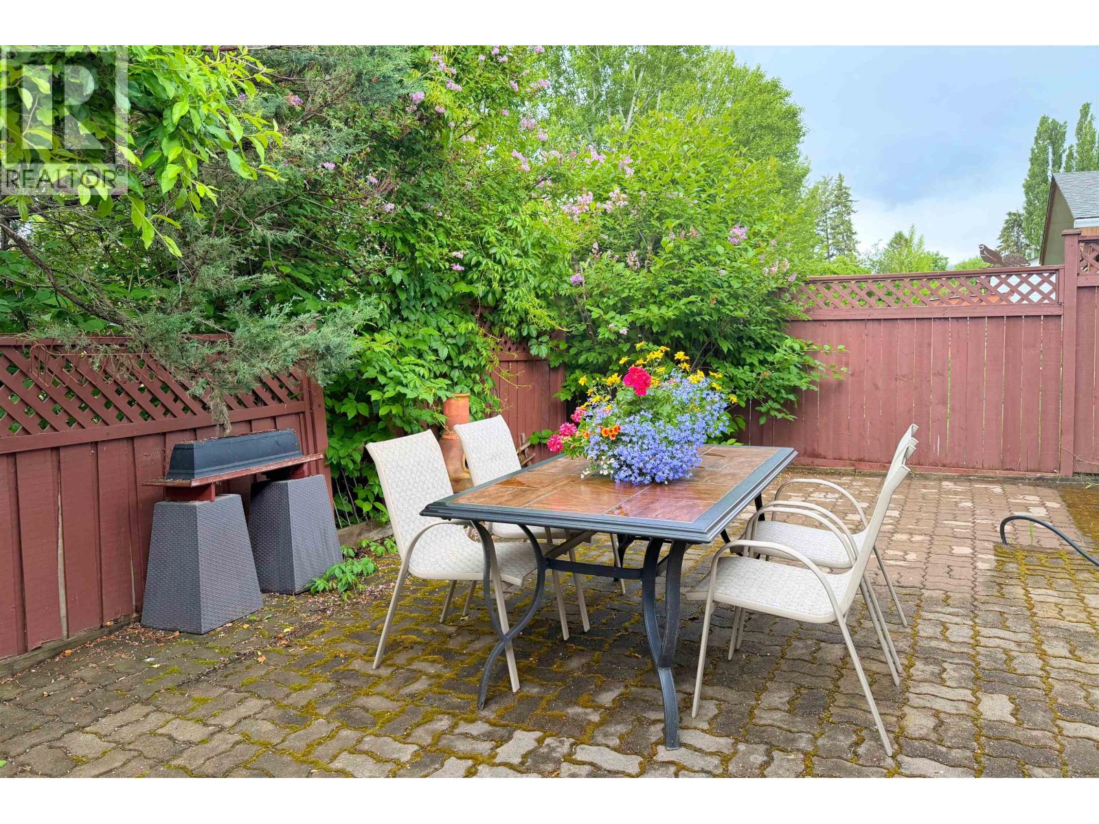 1045 N NINTH AVENUE - 25