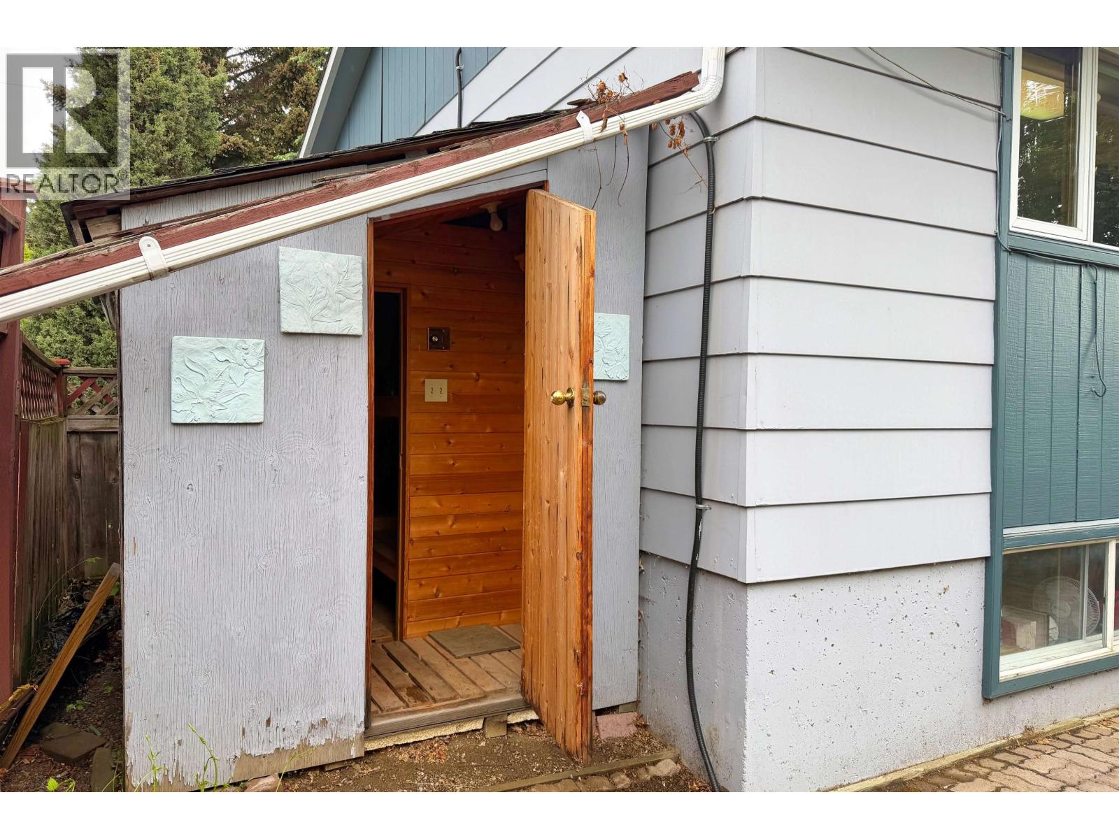 1045 N NINTH AVENUE - 26