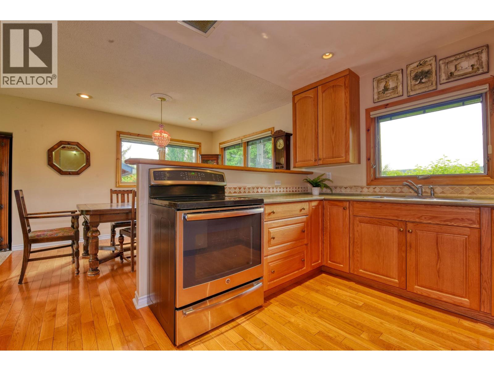 1045 N NINTH AVENUE - Image 3