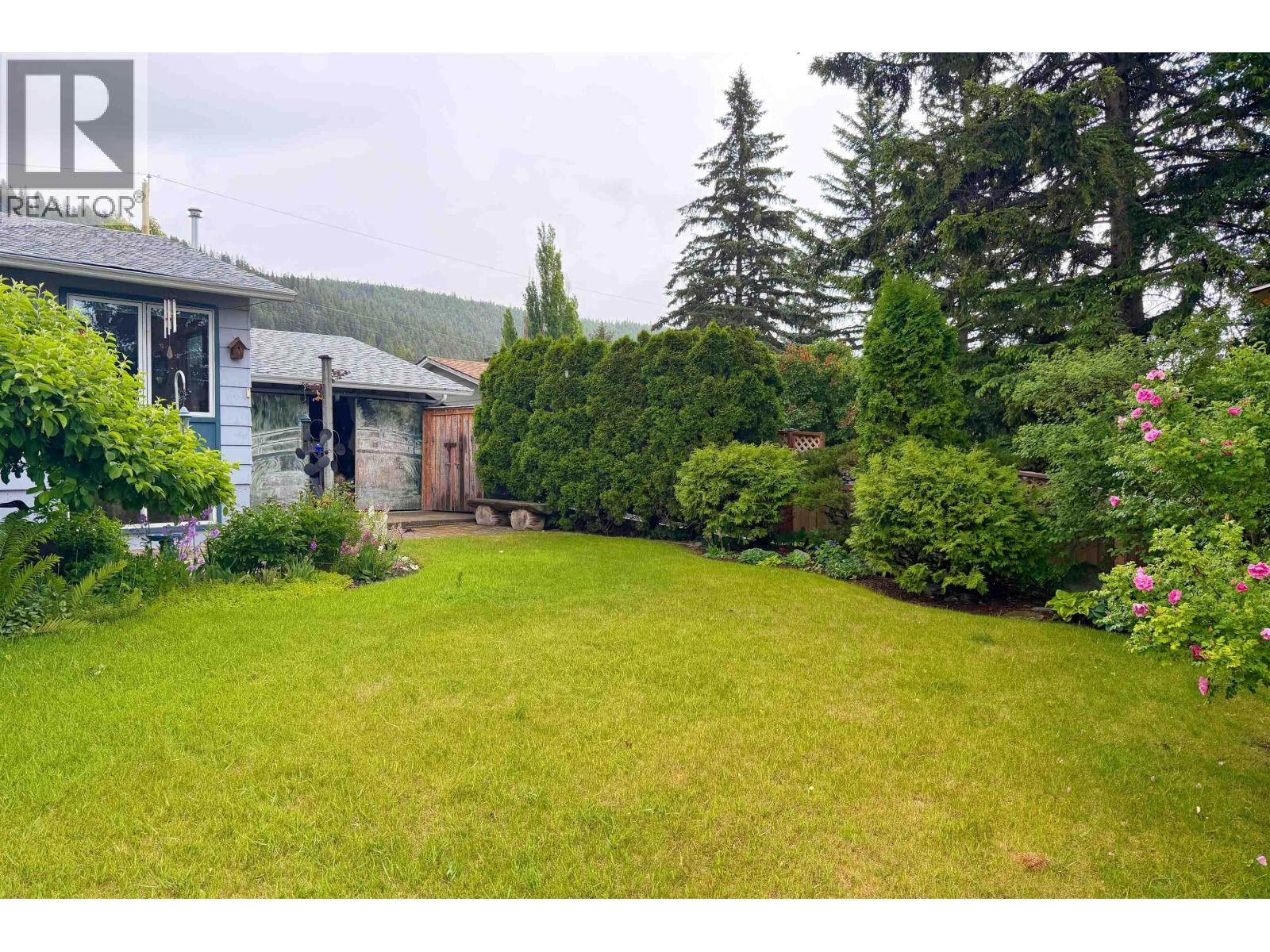 1045 N NINTH AVENUE - 33