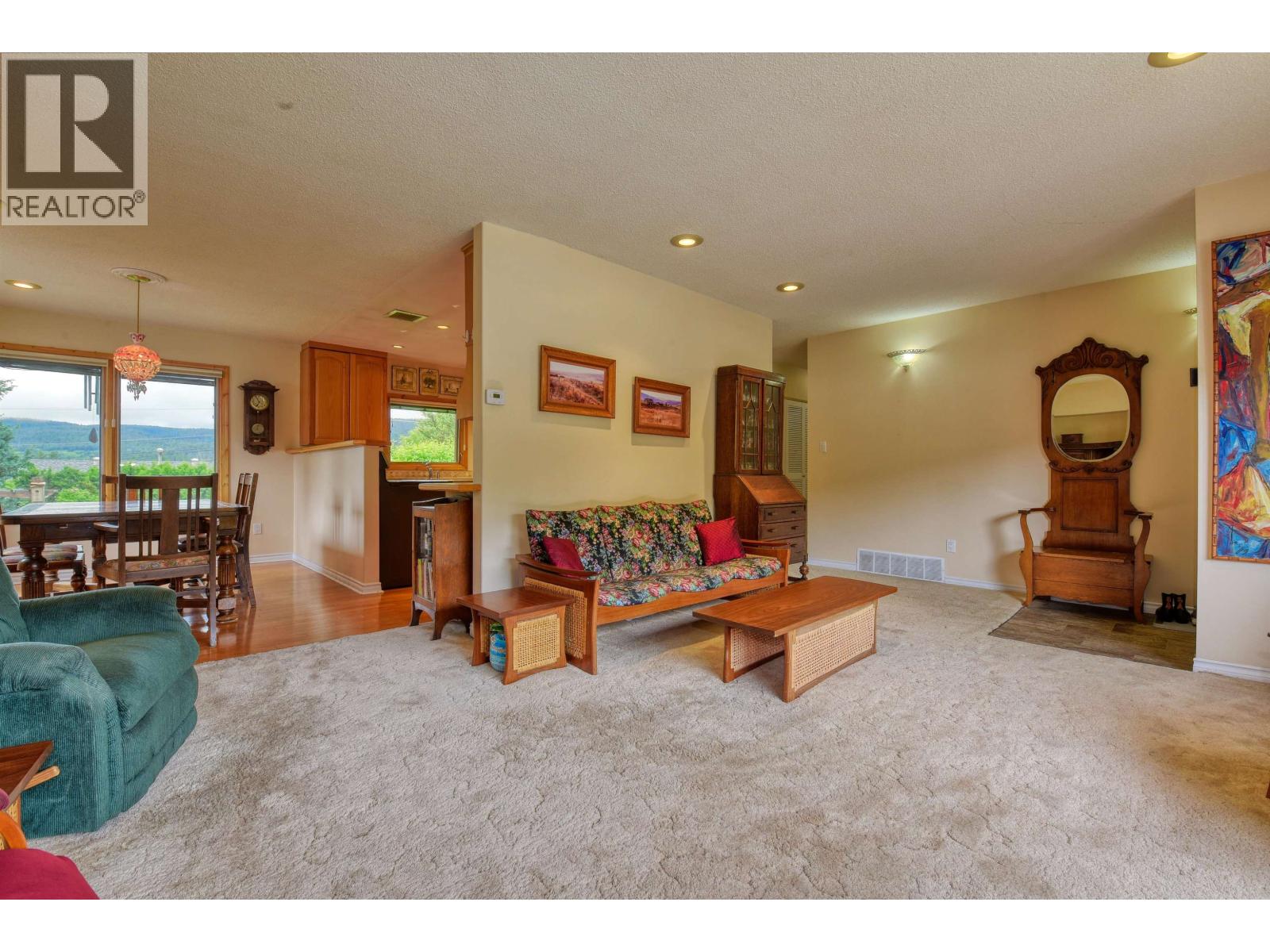 1045 N NINTH AVENUE - 7