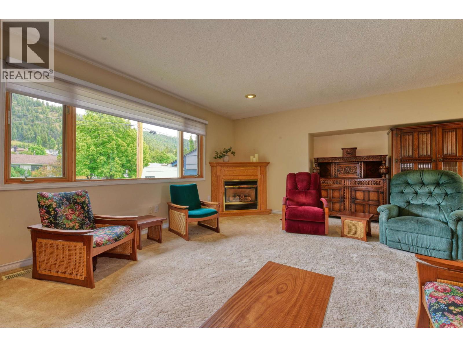 1045 N NINTH AVENUE - 8