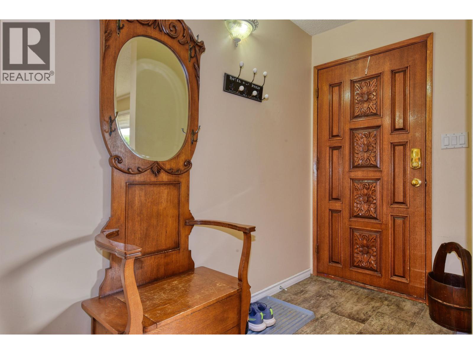 1045 N NINTH AVENUE - 9
