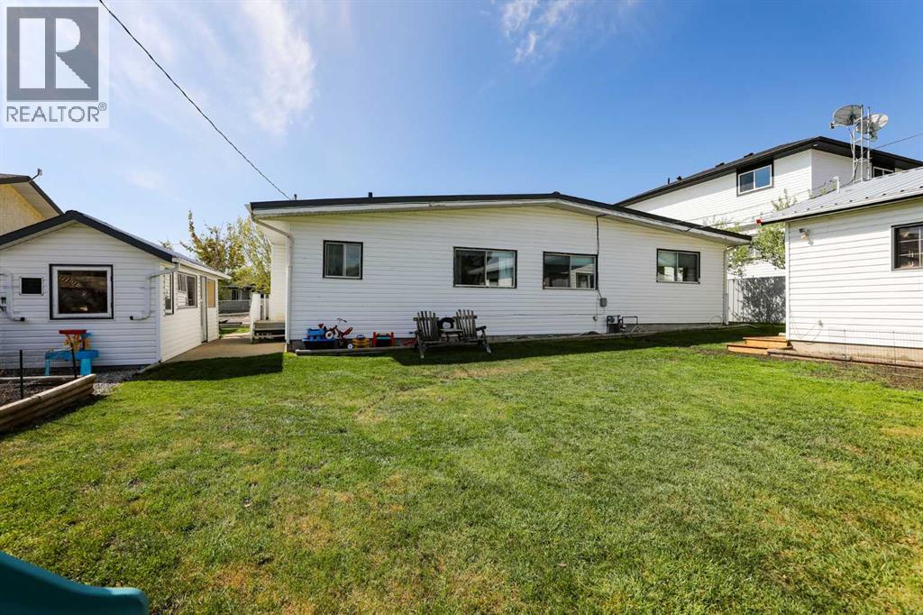 605 50 Avenue — photo 32