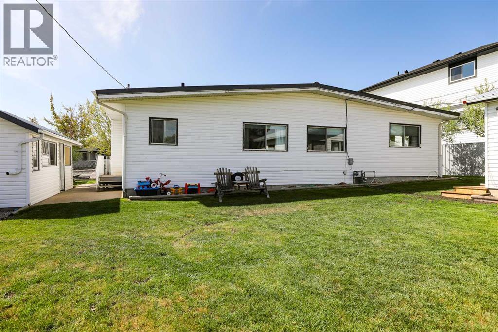 605 50 Avenue — photo 31
