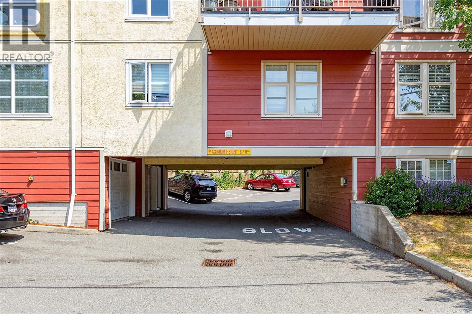 #305 908 Brock Ave - 36