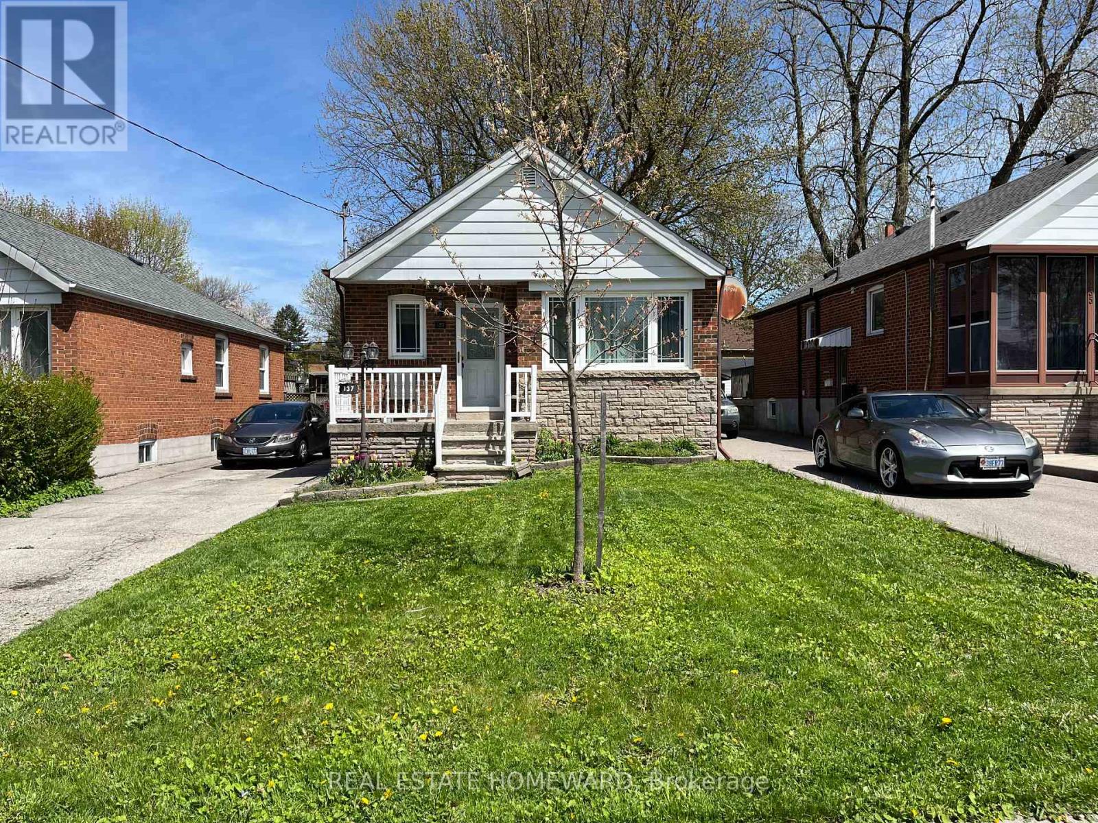 Listing photo of 137 HAREWOOD AVENUE