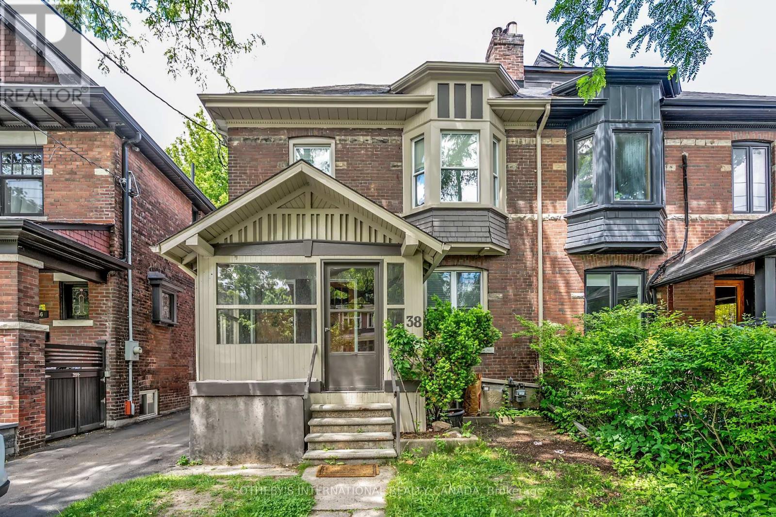 Listing photo of UPPER - 38 BROWNING AVENUE