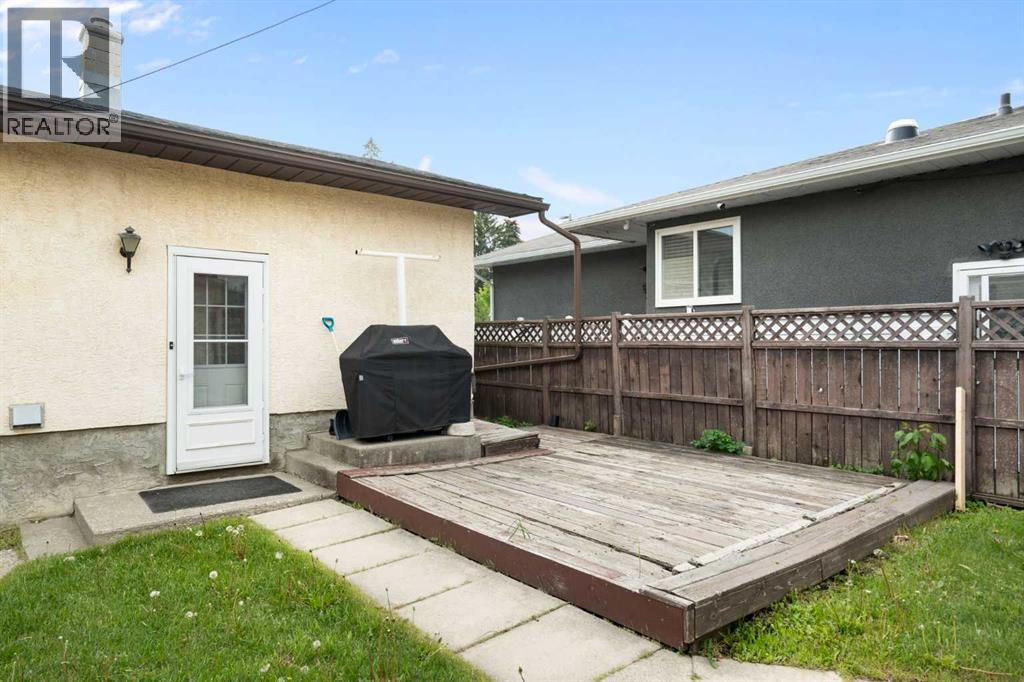 3019 37 Street SW — photo 32