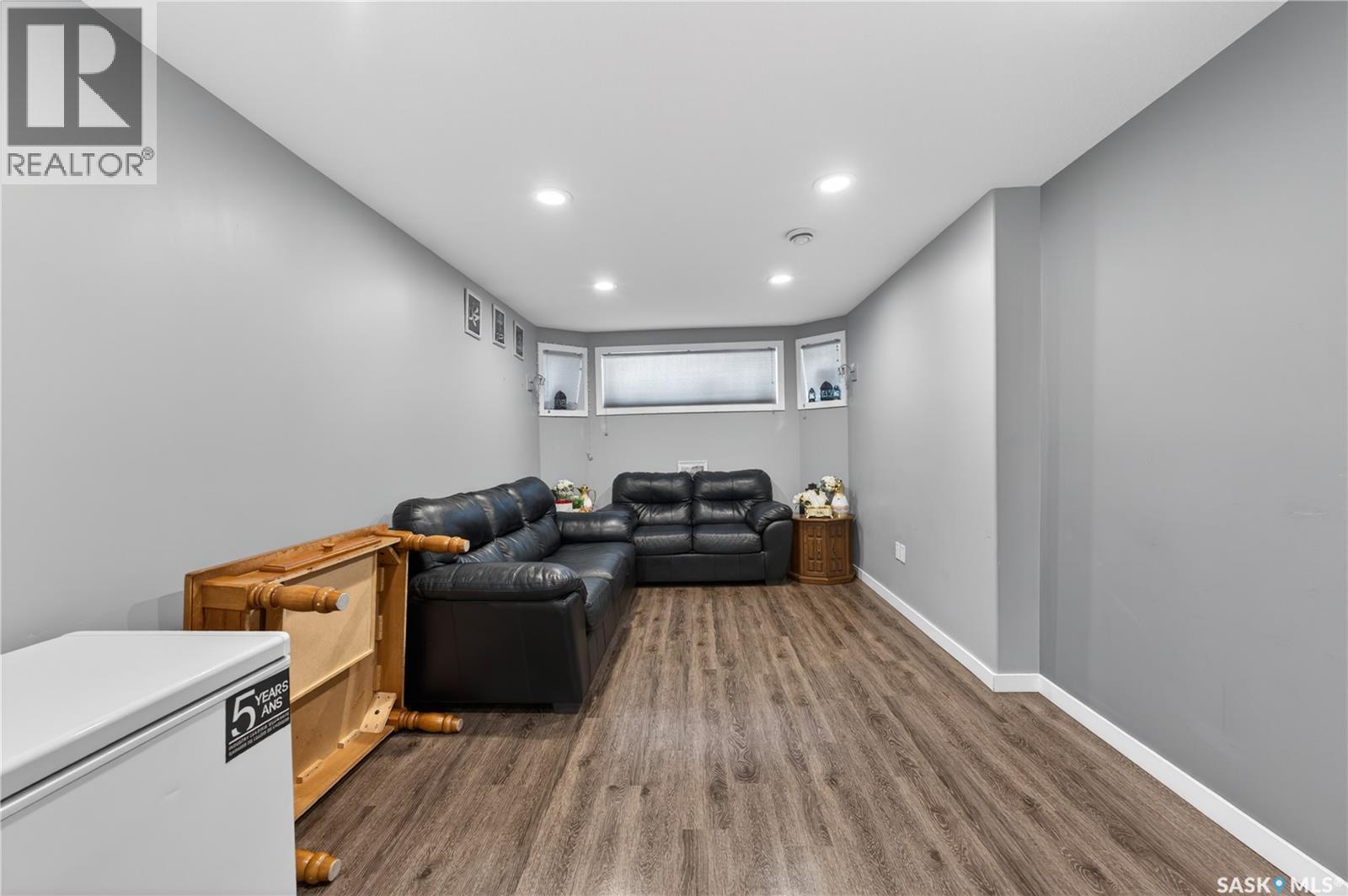 5306 Universal CRESCENT — photo 15