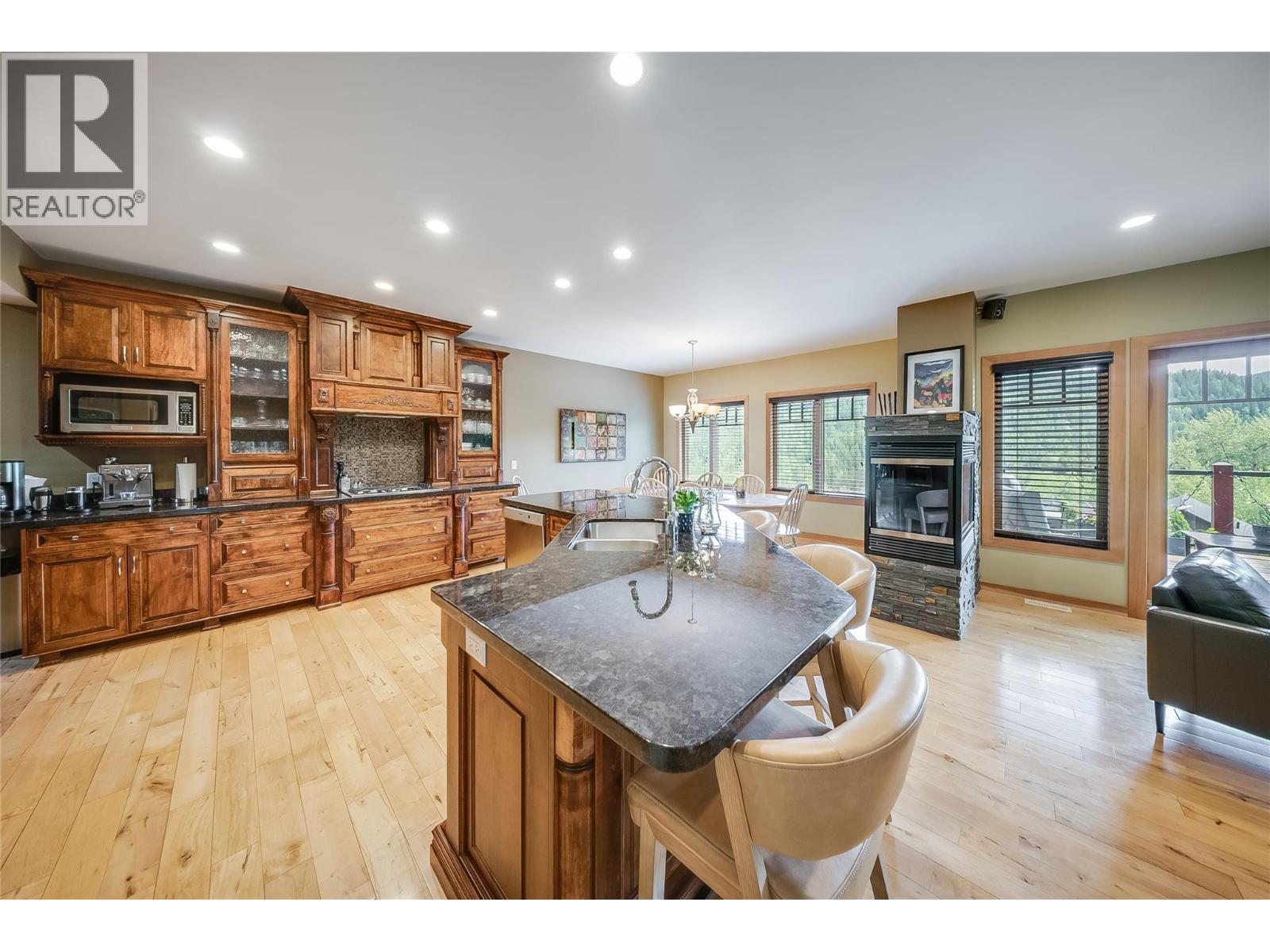 1009 Silvertip Road - 8