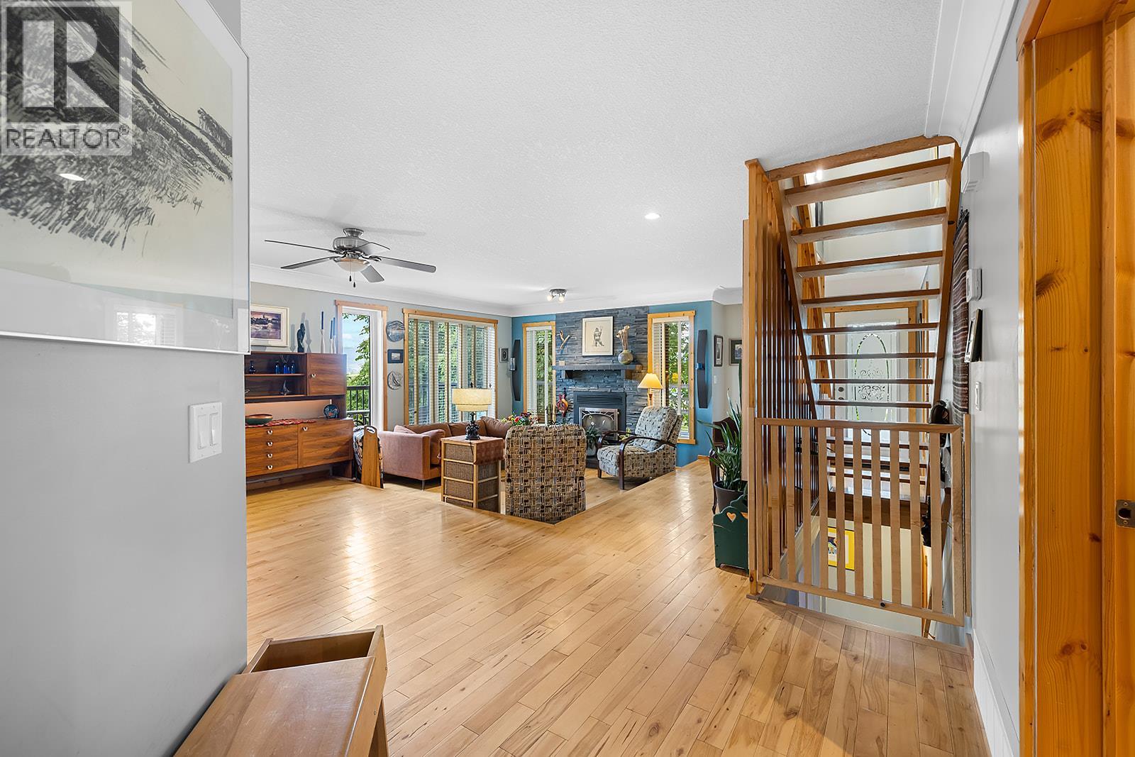 109 2nd Avenue S - 3