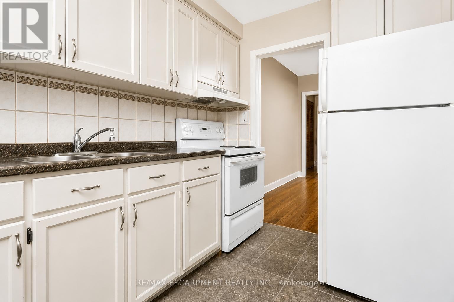 234 BELL STREET - 9