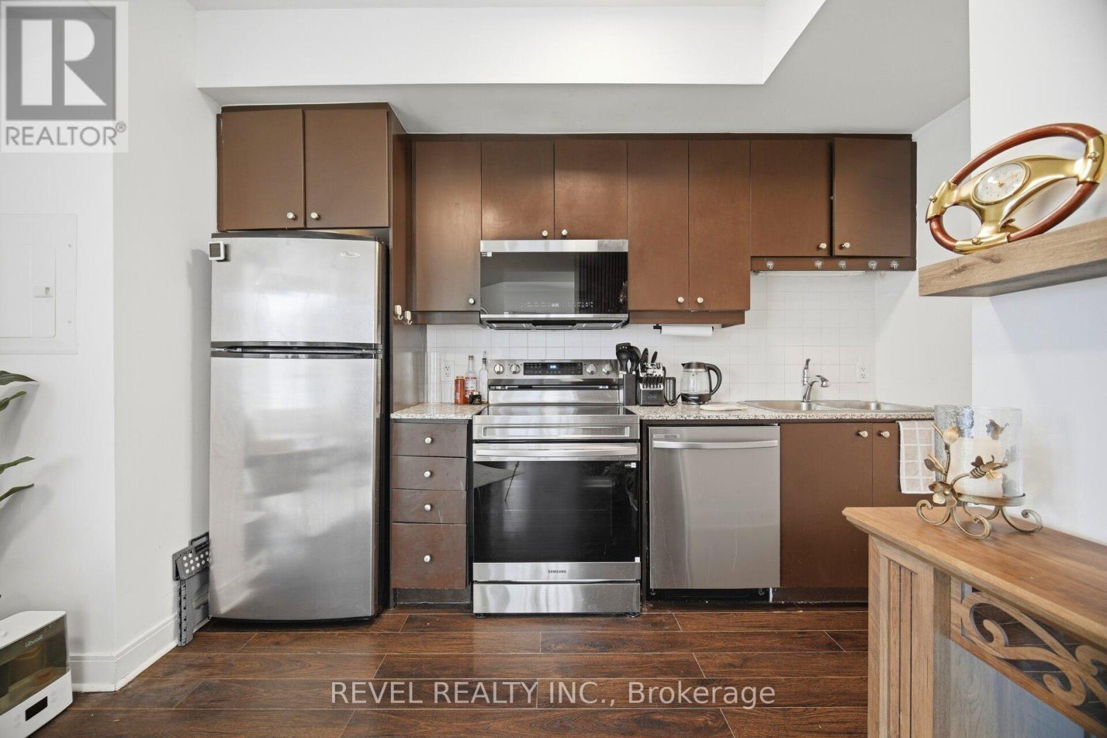 #707 50 ABSOLUTE AVENUE - 13