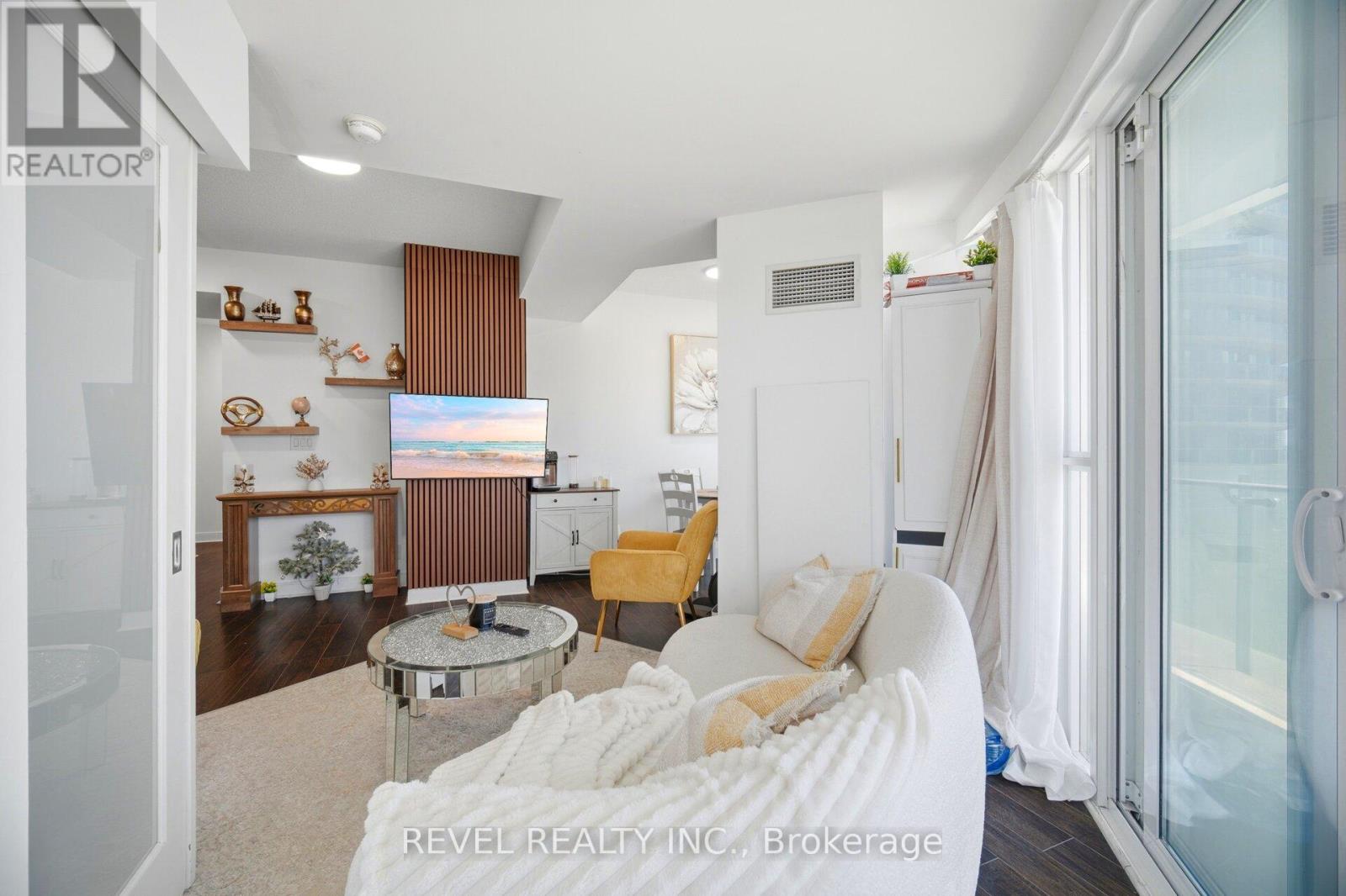 #707 50 ABSOLUTE AVENUE - 17